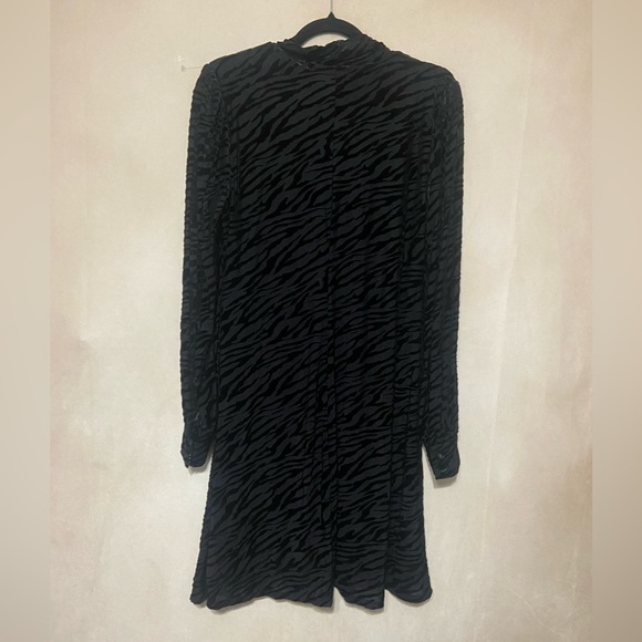 Calvin Klein women's 10 zebra print velvet burnout neck tie long sleeve midi EUC - Picture 3 of 7